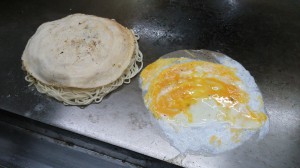 お好み焼きが出来るまで～タマゴを焼く～